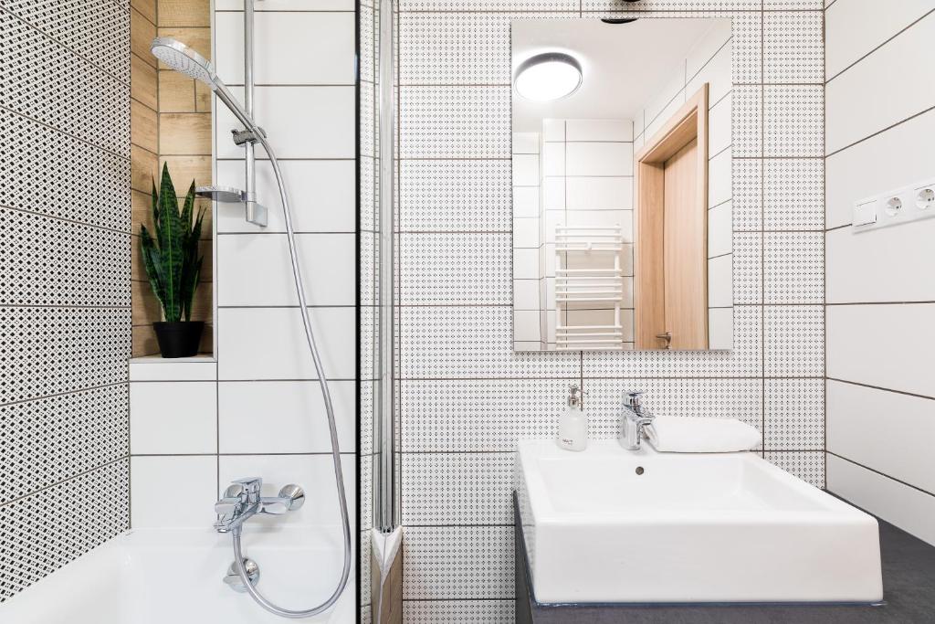 Апартаменты (Улучшенные апартаменты с балконом), Vagabond Broadway