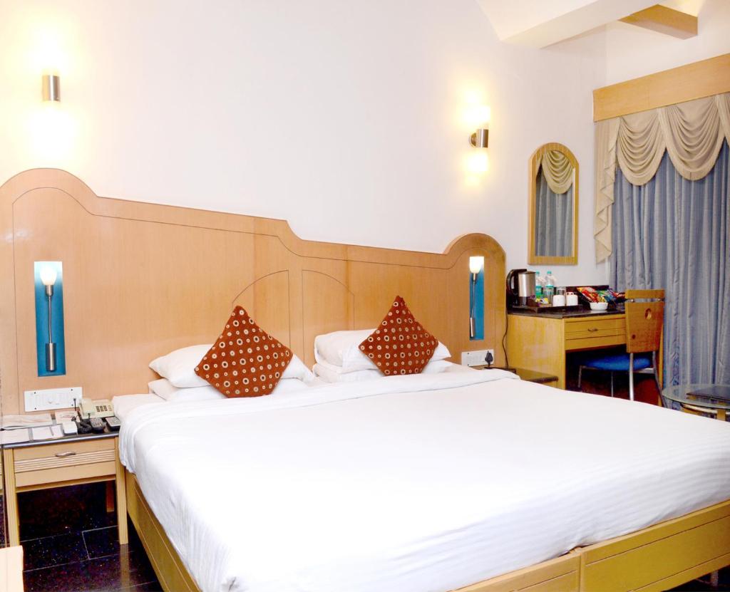 Двухместный (Представительский двухместный номер с 1 кроватью), Ramee Guestline Hotel Khar