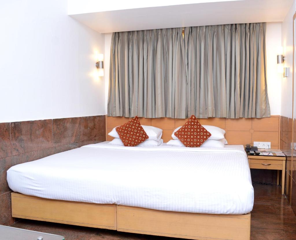 Двухместный (Представительский двухместный номер с 1 кроватью), Ramee Guestline Hotel Khar