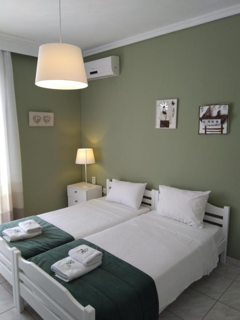 Dionisos Elia photo 4