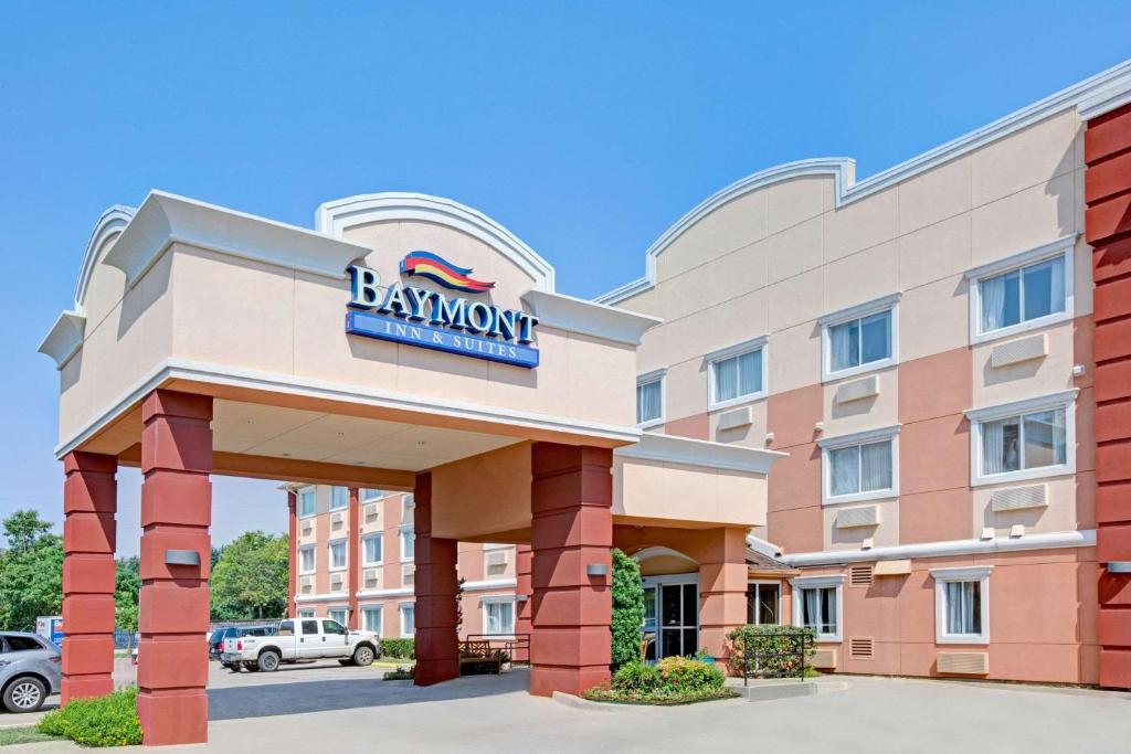 Baymont by Wyndham Dallas/ Love Field image