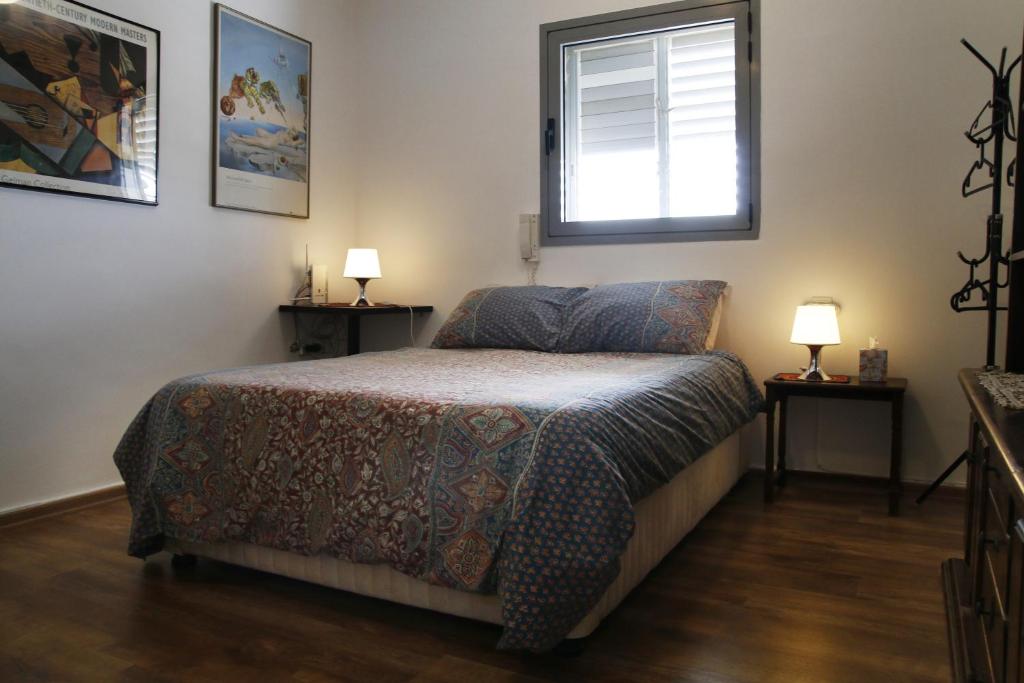 Herzelia Rooftop Special 2 Room Apartment photo 1