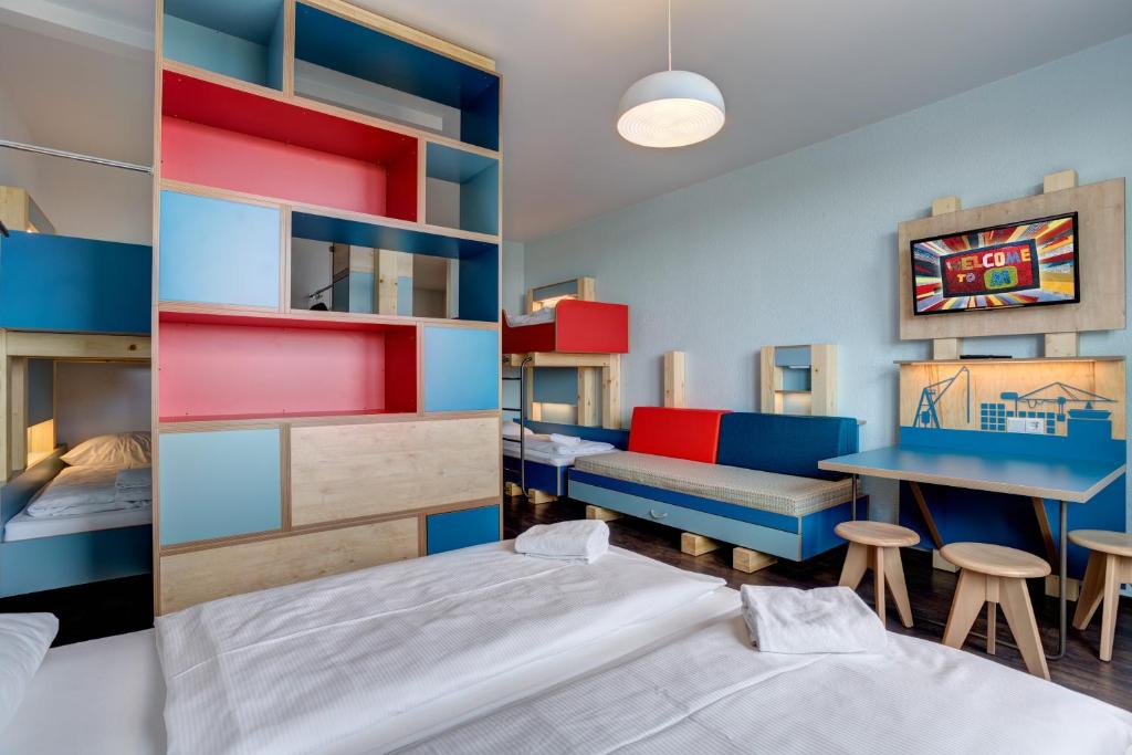 Номер (Кровать в общем 8-местном номере для мужчин и женщин), MEININGER Hotel Hamburg City Center
