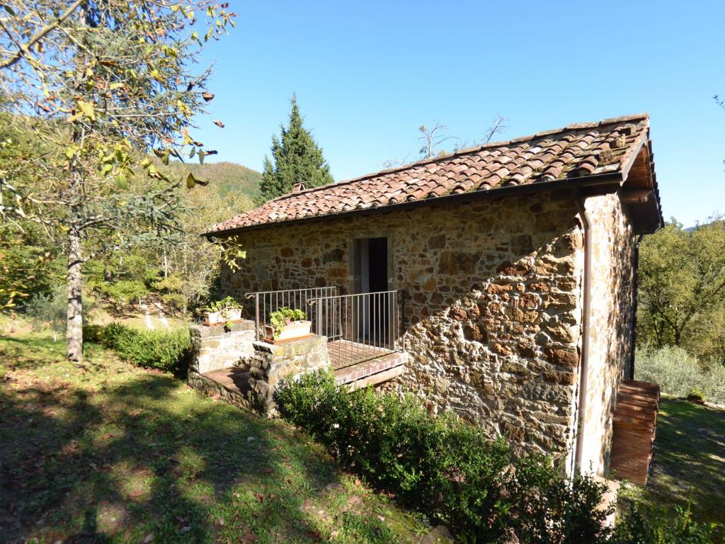 Lovely Cottage in Bagni di Lucca Amidst Fields photo 1