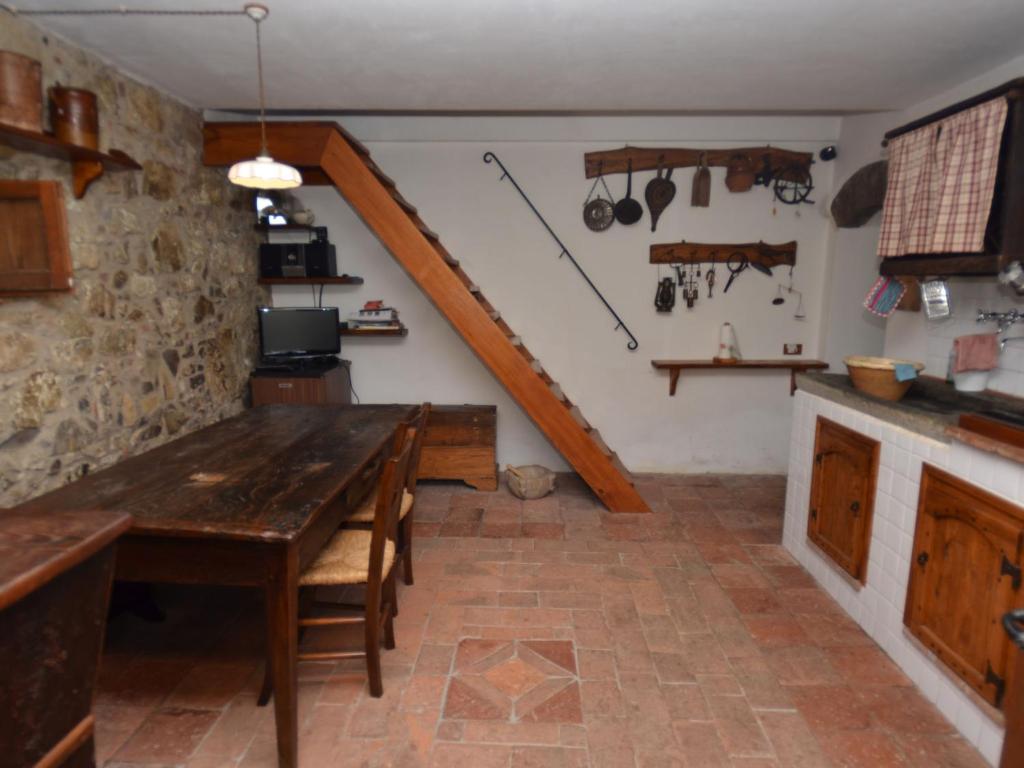Lovely Cottage in Bagni di Lucca Amidst Fields photo 2