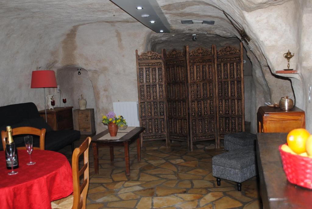 Gite " Le Troglo des 3 Châteaux " photo 4