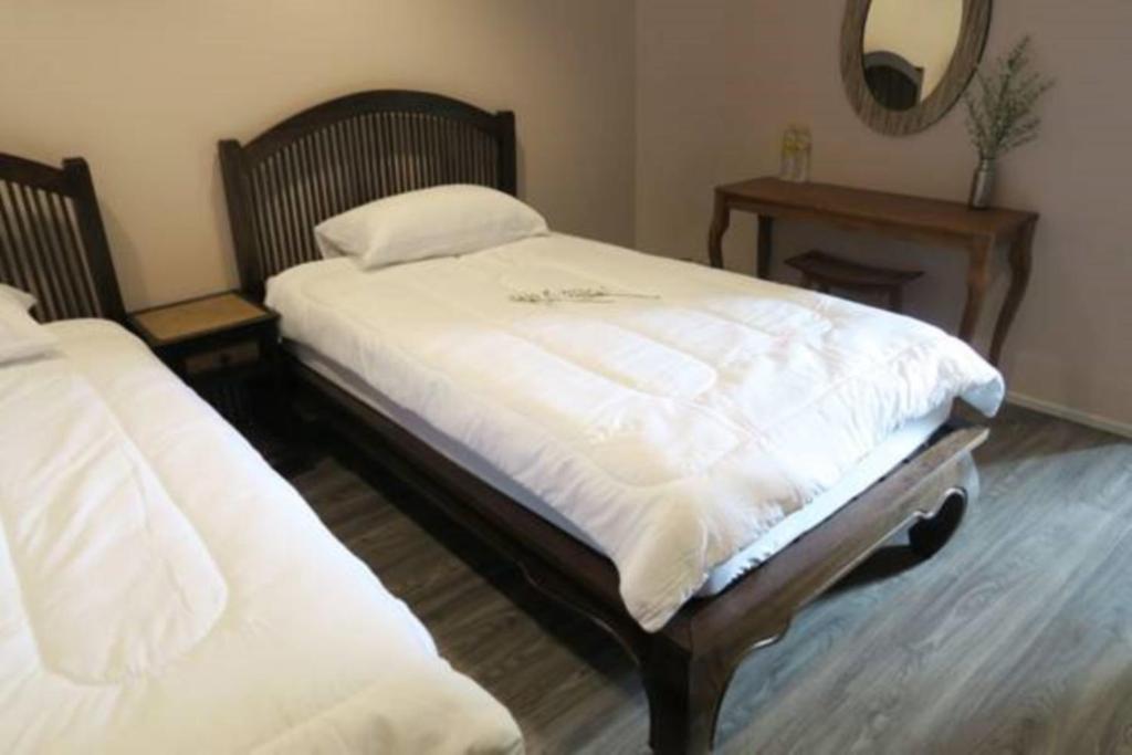 Двухместный (Двухместный номер Делюкс с 2 отдельными кроватями), The Grand Palace Hostel
