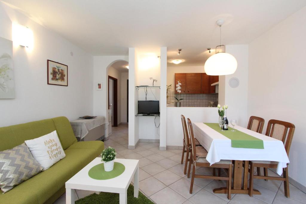Apartment Irena photo 2