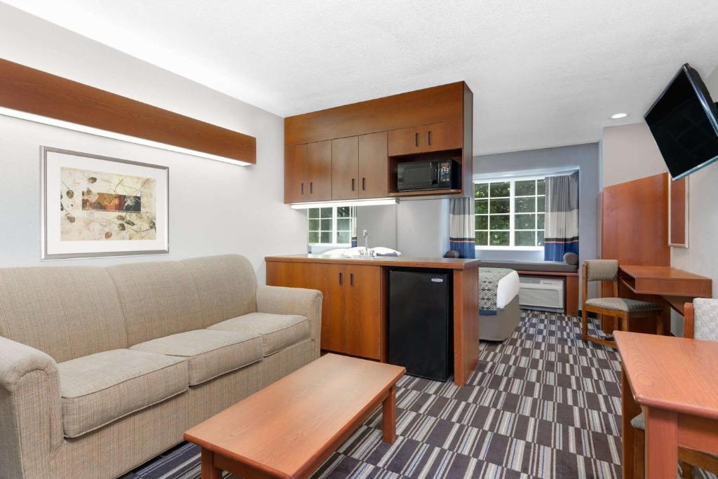 Microtel Inn & Suites by Wyndham Bremen photo 3