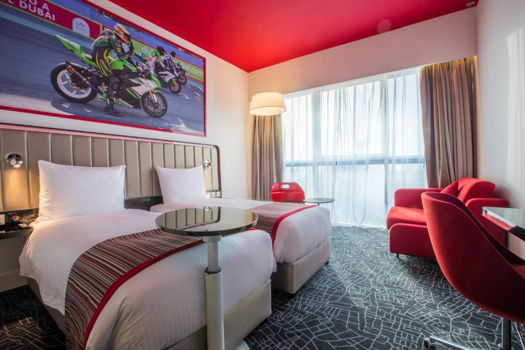 Двухместный (Улучшенный номер с видом на гоночную трассу), Отель Park Inn by Radisson Dubai Motor City