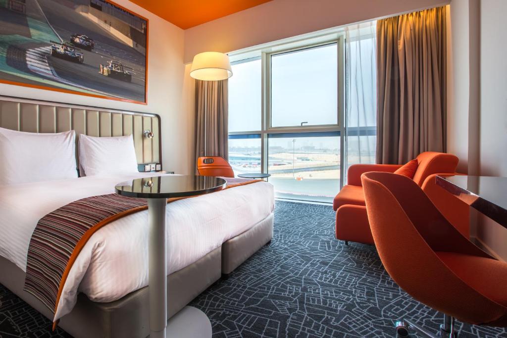 Двухместный (Улучшенный номер с видом на гоночную трассу), Отель Park Inn by Radisson Dubai Motor City