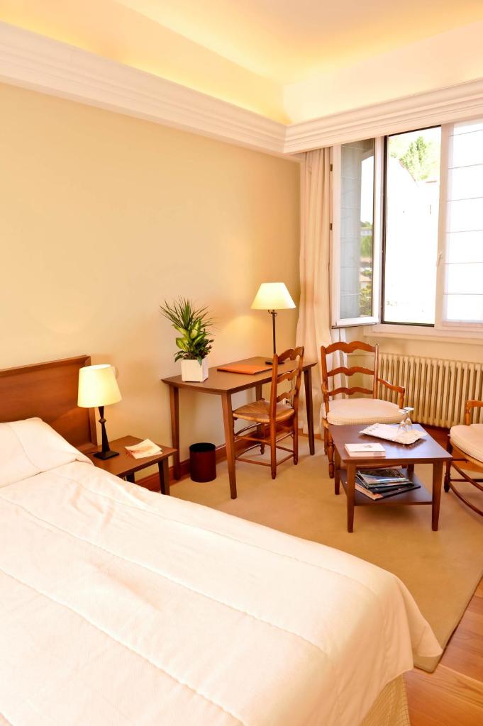 Hôtel des Pyrénées photo 1