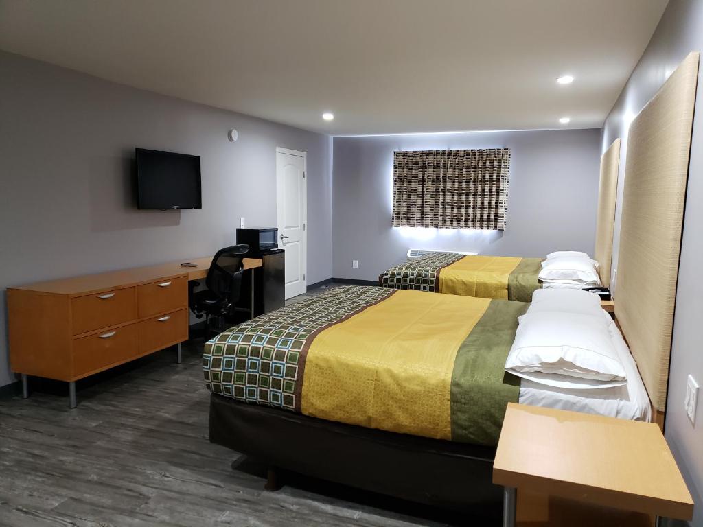 Четырехместный (Номер с 2 кроватями размера «king-size»), Regal Inn