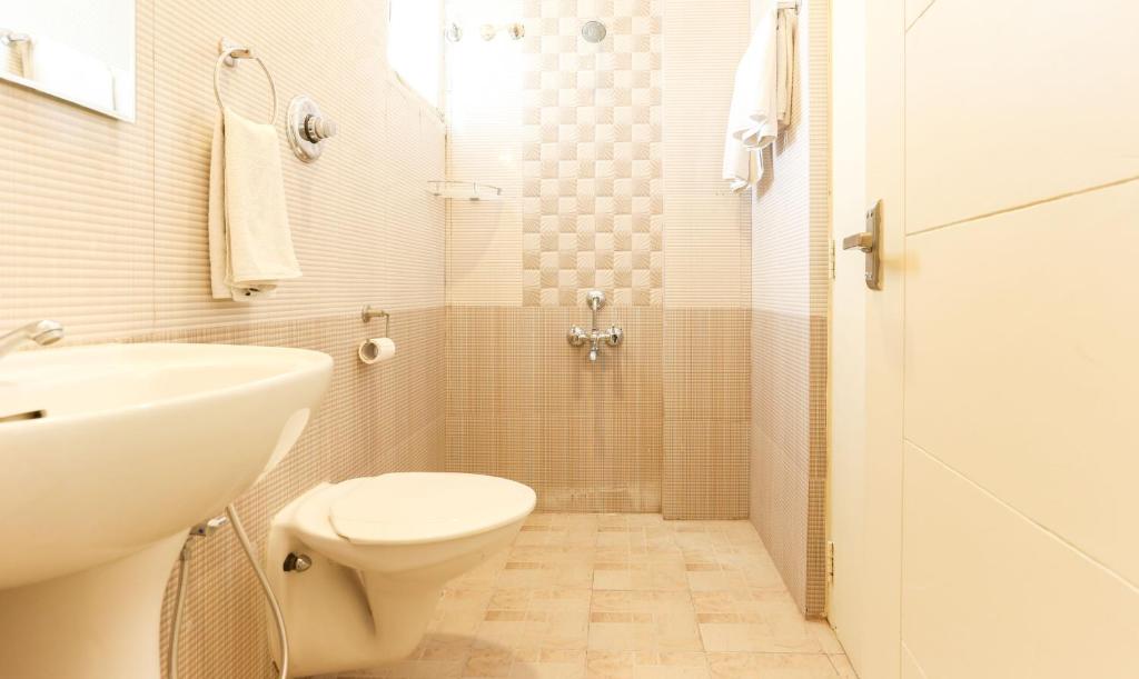 Двухместный ([Sanitized] Superior Double Room), Treebo Mel's Suites