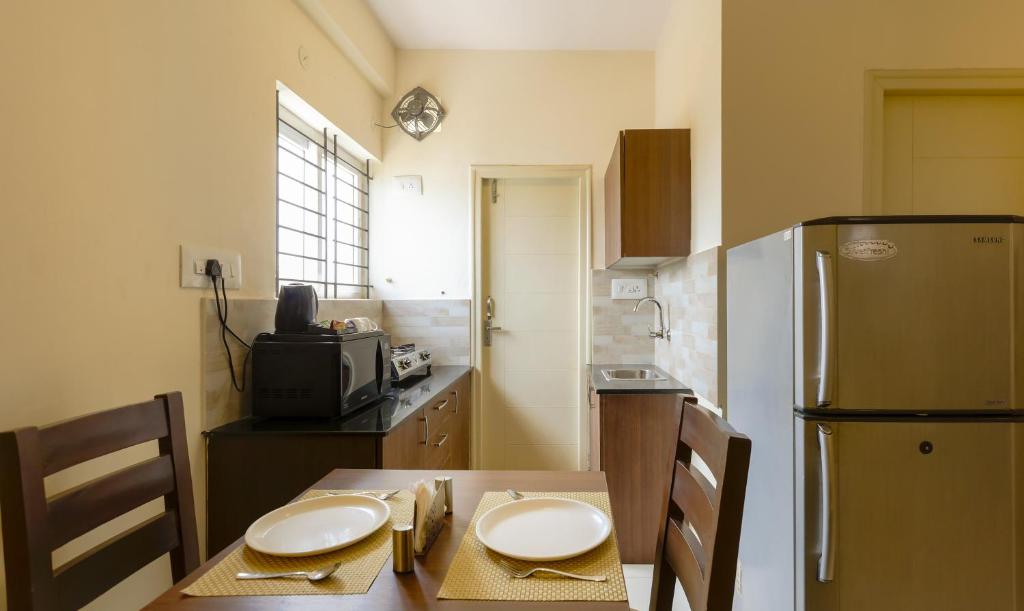 Двухместный ([Sanitized] Superior Double Room), Treebo Mel's Suites