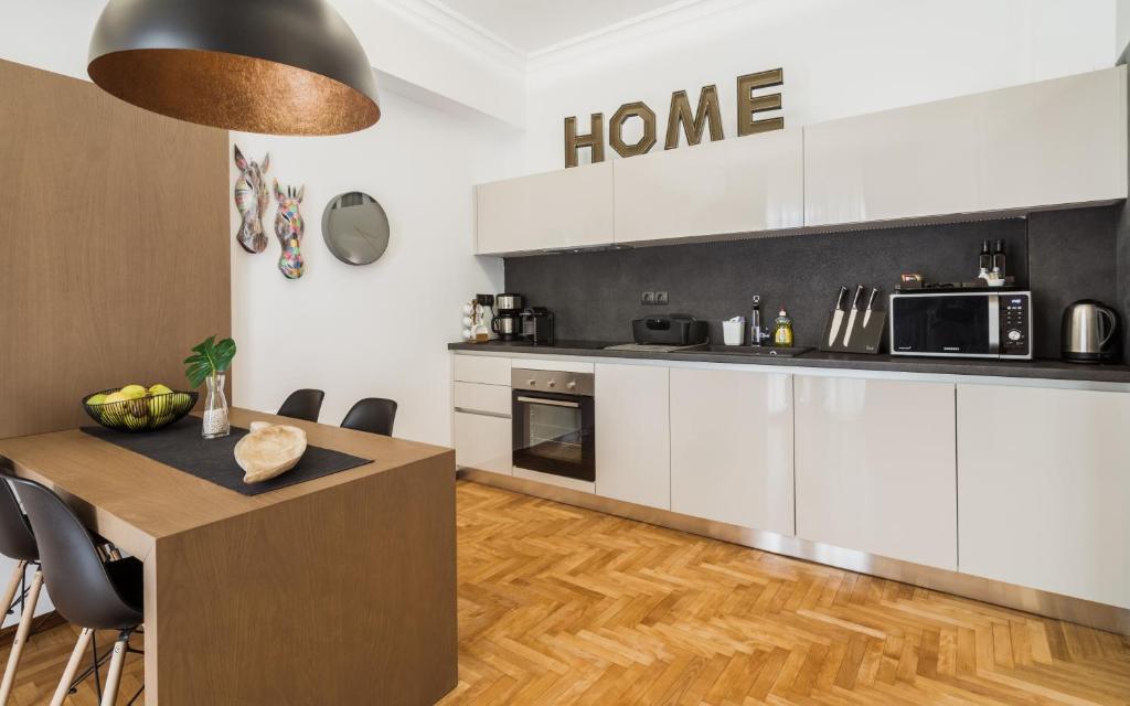 Acropolis Executive Suite photo 2