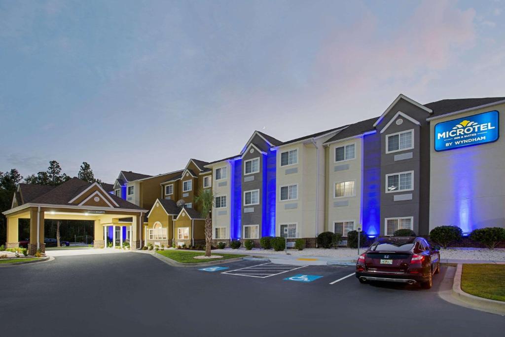 Microtel Inn & Suites by Wyndham Walterboro image