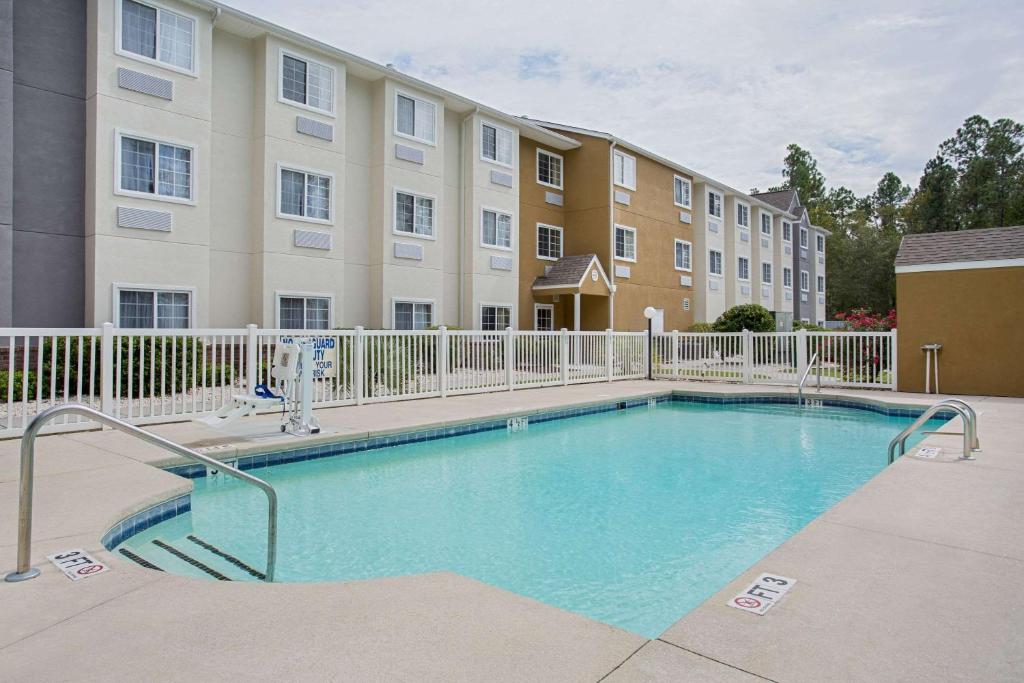 Microtel Inn & Suites by Wyndham Walterboro photo 4