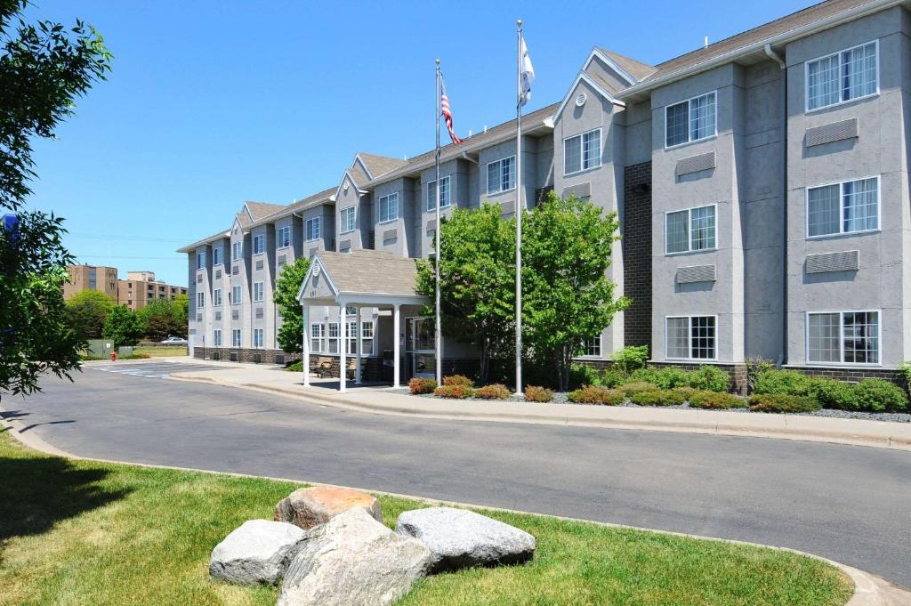 Microtel Inn and Suites by Wyndham Bloomington MSP Airport image