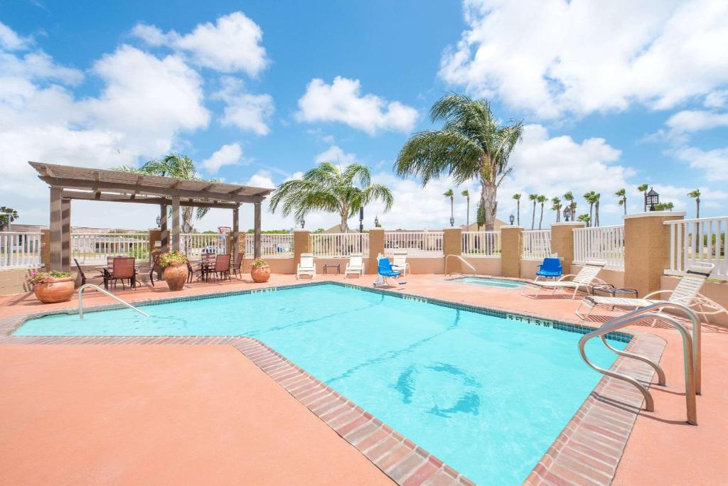 Microtel Inn & Suites by Wyndham Aransas Pass/Corpus Christi image