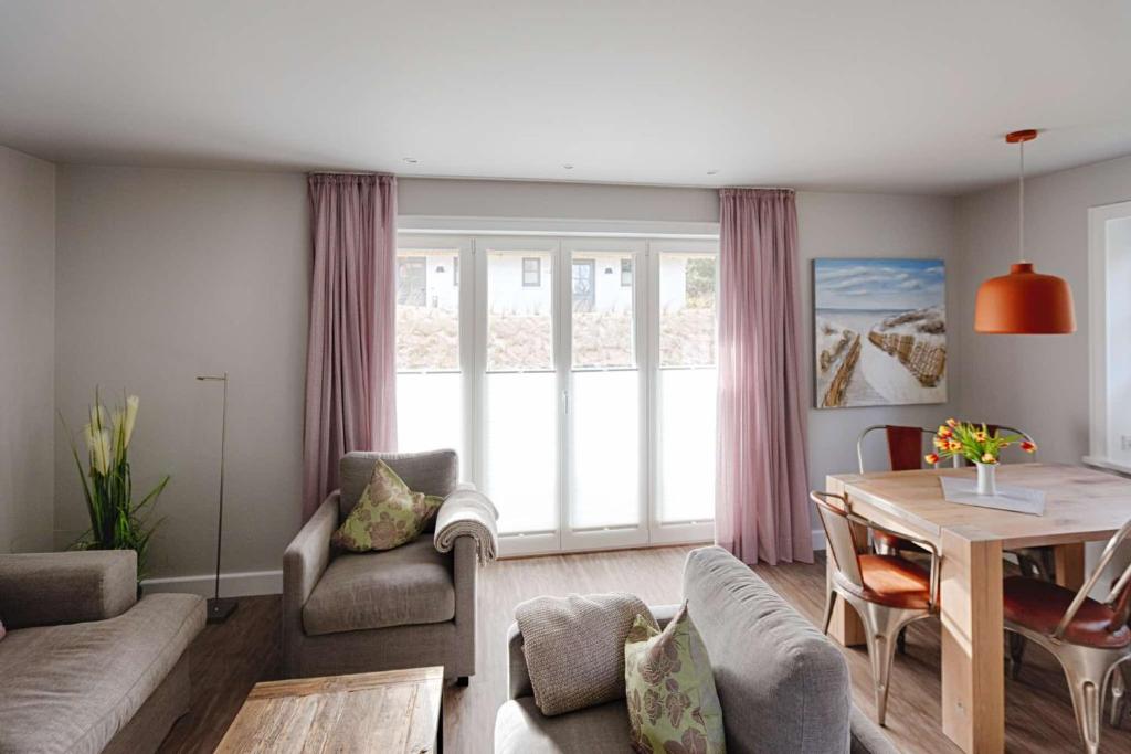 Rantum Dorf - Ferienappartments im Reetdachhaus 1& 2 photo 3