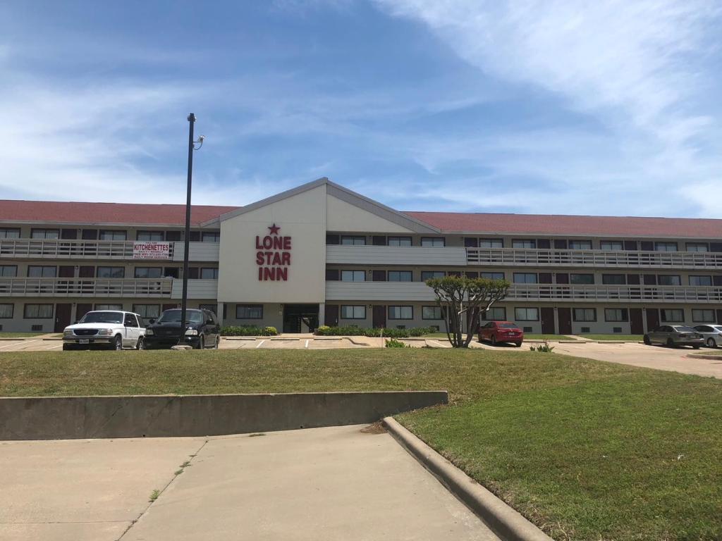 Lone Star Inn image