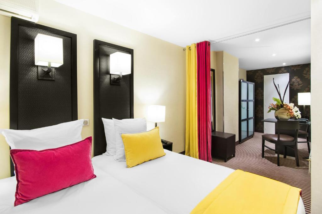Трехместный (Привилегированный трехместный номер), Hotel Pax Opera