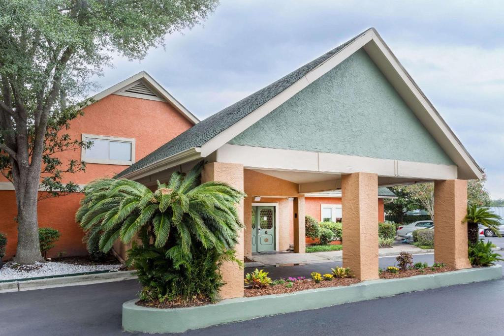 Hawthorn Suites by Wyndham North Charleston, SC image