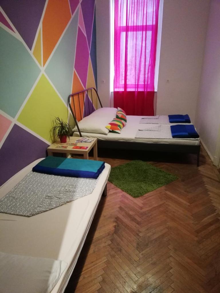Трехместный (Трехместный номер с собственной ванной комнатой), Unity Hostel at Udvarom