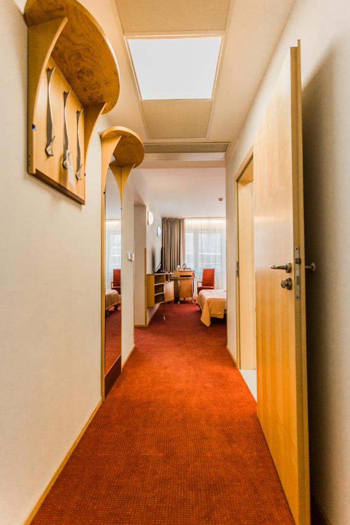 Сьюит (Полулюкс), Hotel SET