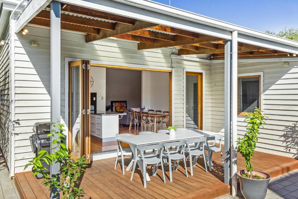Central Bendigo Cottage, walk to everywhere!! photo 2