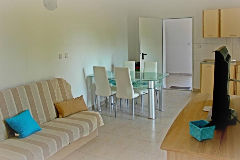Apartments Riva Povljana photo 3