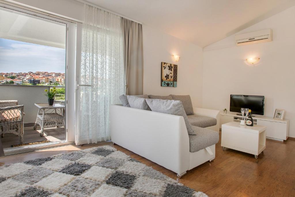 Apartment Lidija photo 2