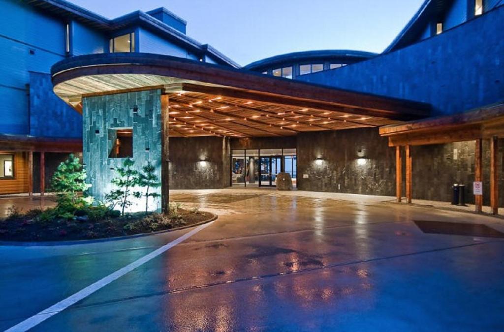 Black Rock Oceanfront Resort photo 2