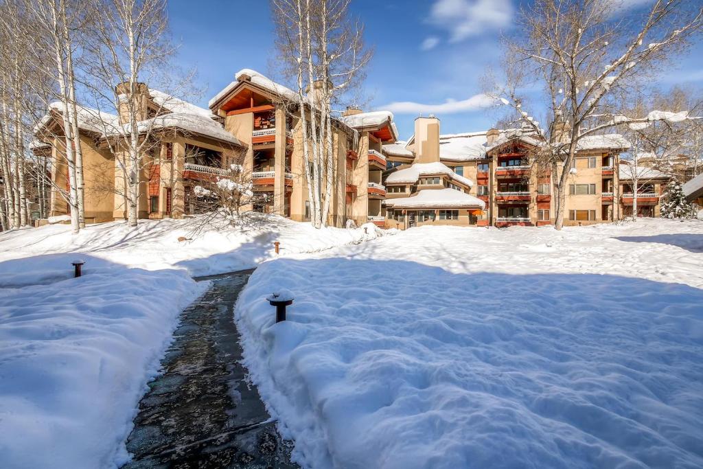 Champagne Lodge