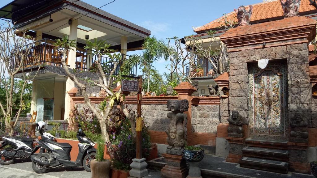 Kubu Loris Residence