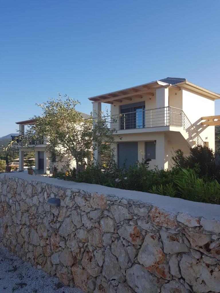 Luxurious villa at a unique spot photo 4