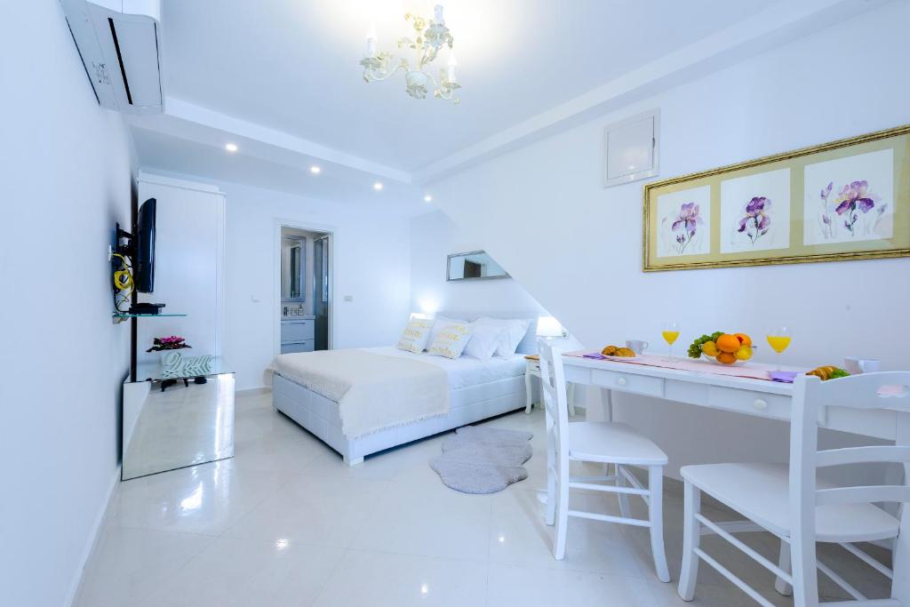 San Lorenzo Deluxe Room with Balcony photo 1