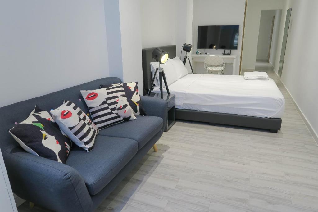 Comfy Studio 5 by ReCharge photo 1