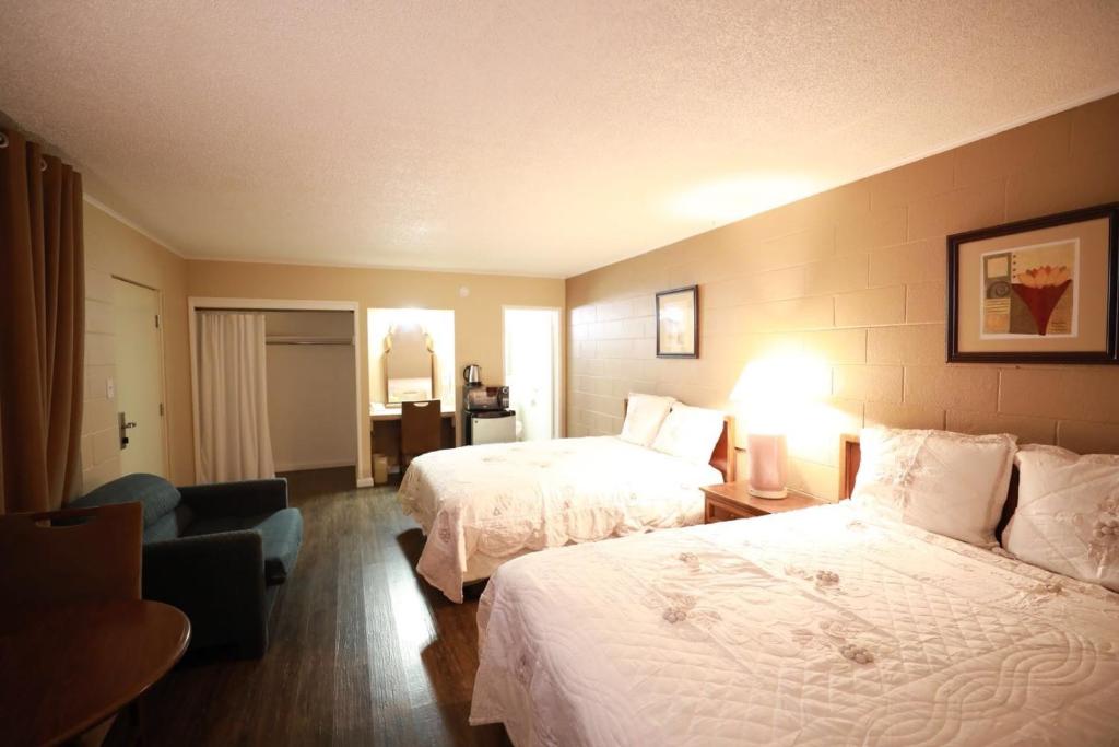 Royal Inn and Suites image