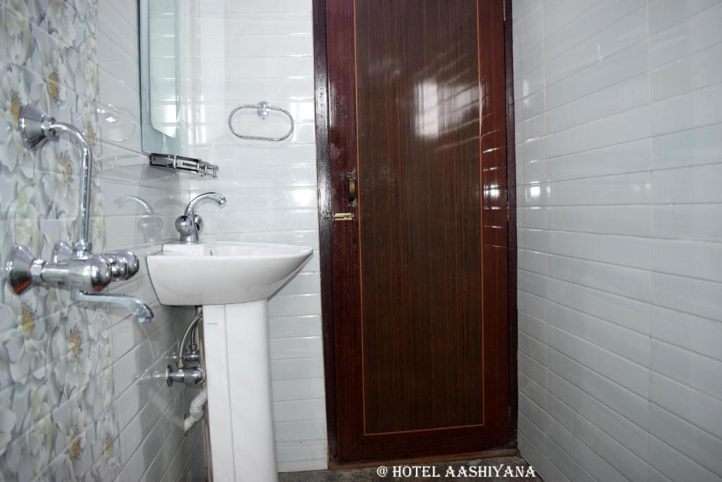 Двухместный (Двухместный номер Делюкс с 1 кроватью), Hotel Aashiyana