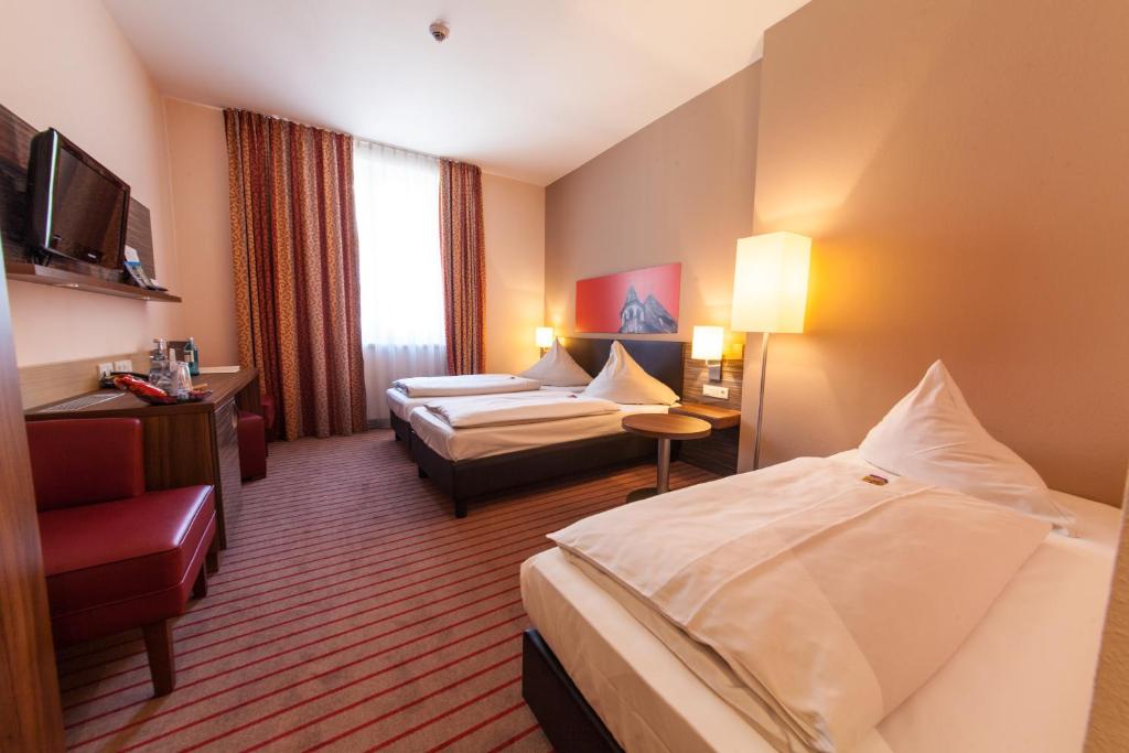 Трехместный (Трехместный номер), Novina Hotel Tillypark
