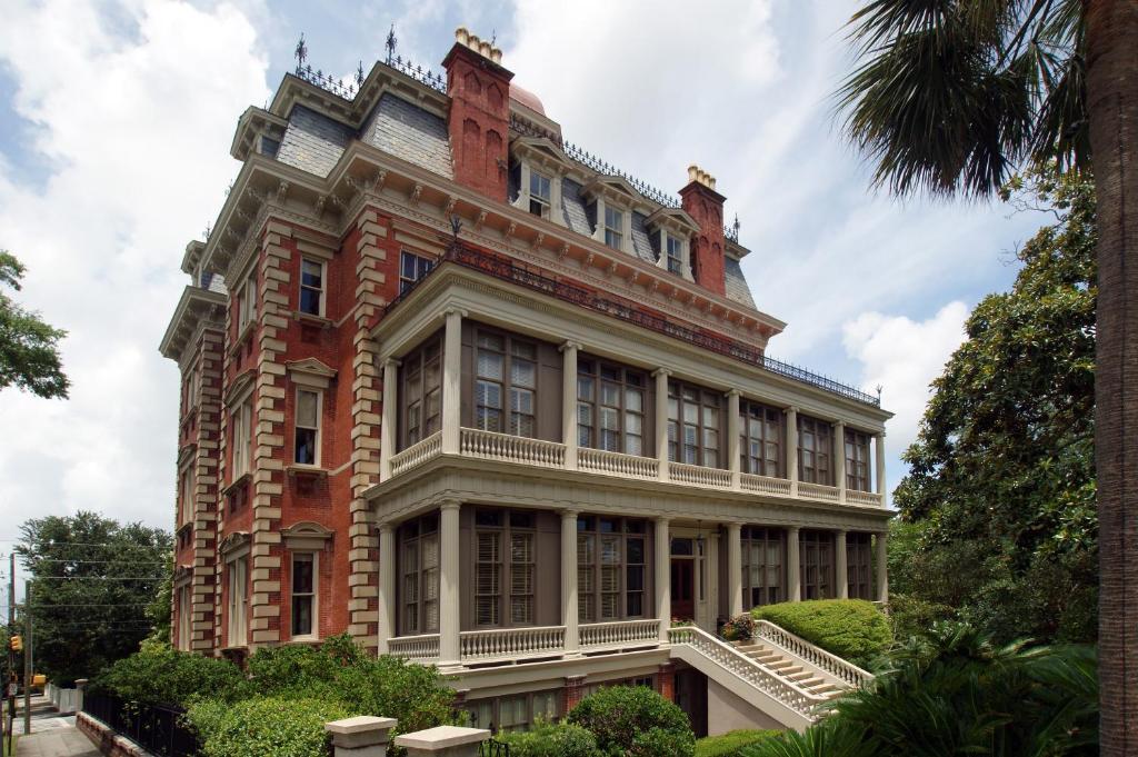 Wentworth Mansion image