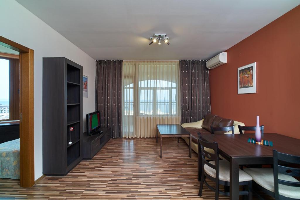 Sea Panorama Apartments Golden sands photo 1
