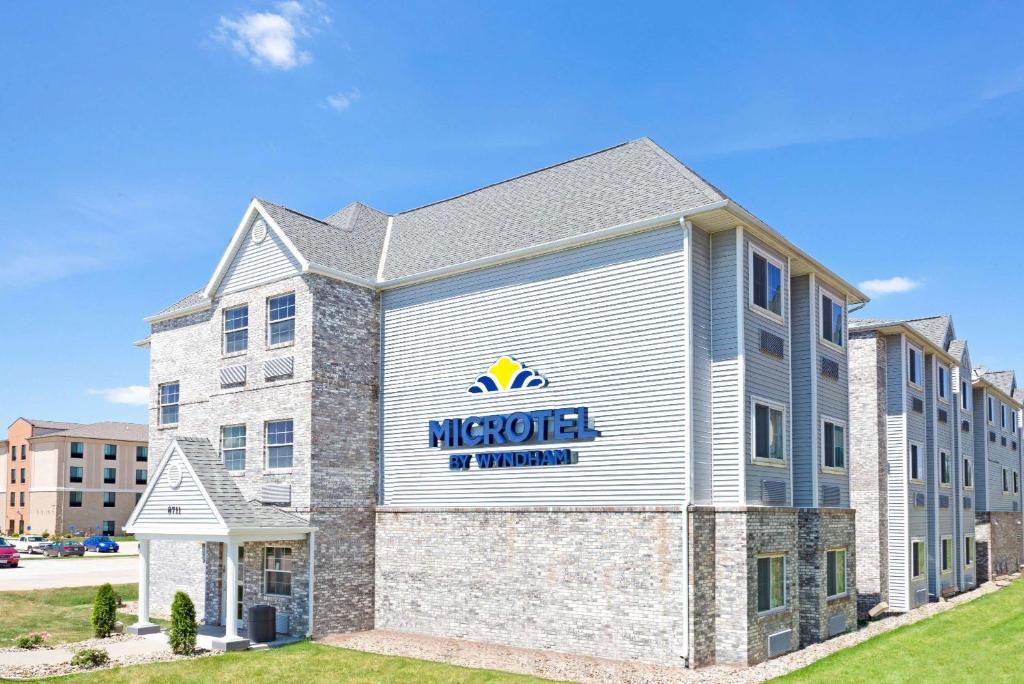 Microtel Inn & Suites by Wyndham Urbandale/Des Moines image