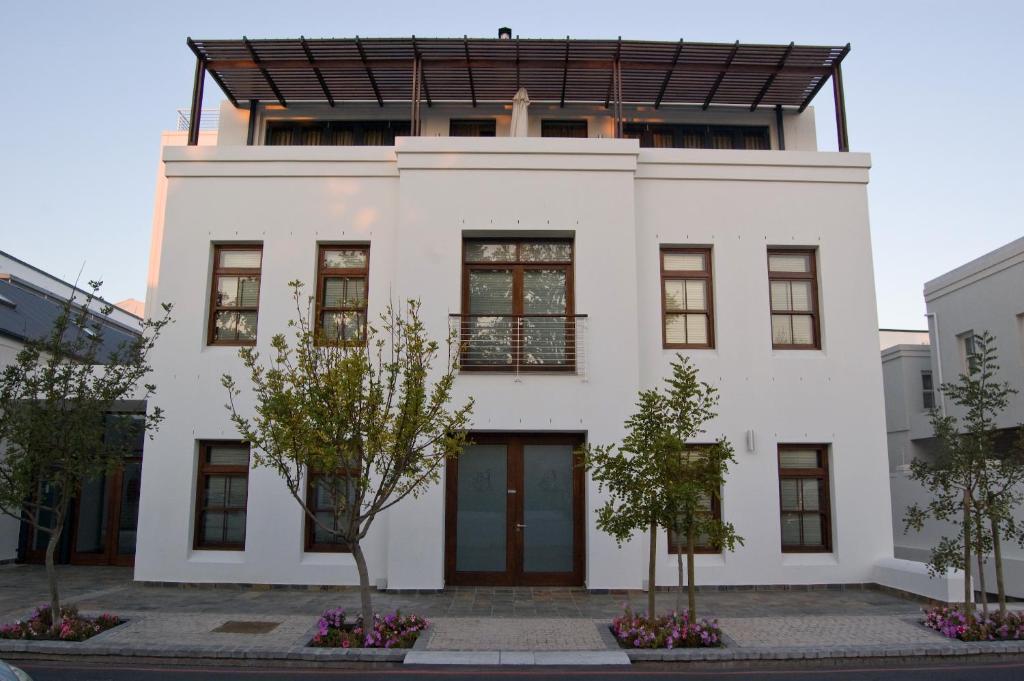 14 On Louw photo 1