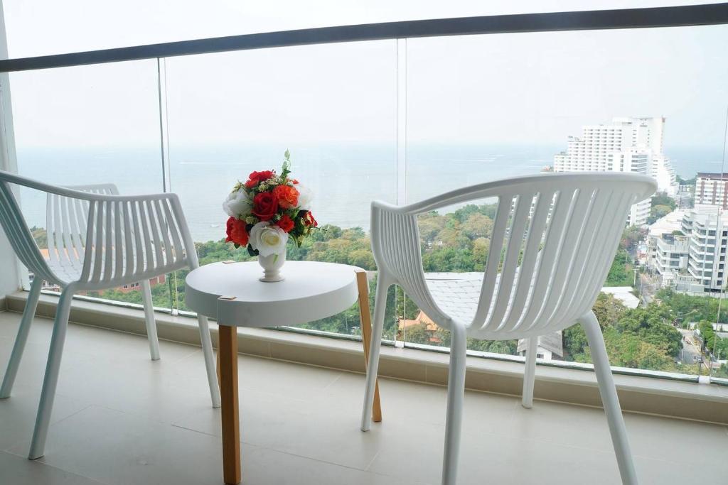 The Peak Towers Pattaya photo 4