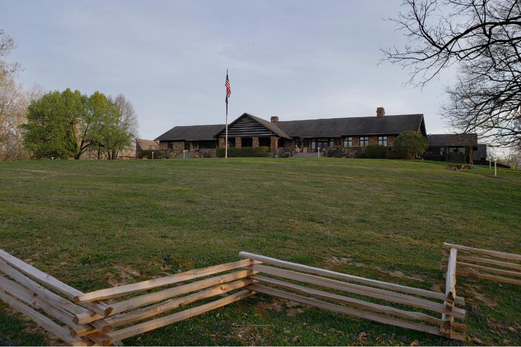 Abe Martin Lodge & Cabins photo 2