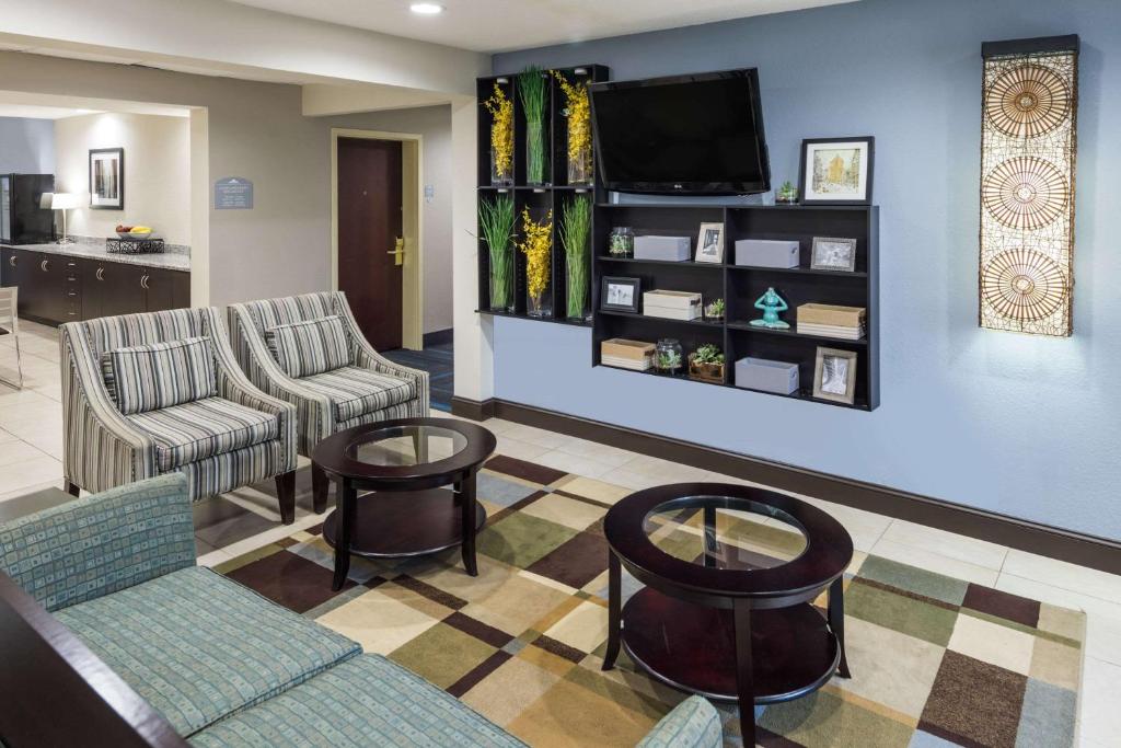 Microtel Inn & Suites - Greenville photo 2