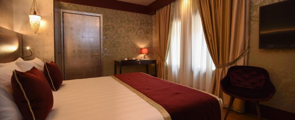 Santa Croce Boutique Hotel - Tap to explore photos